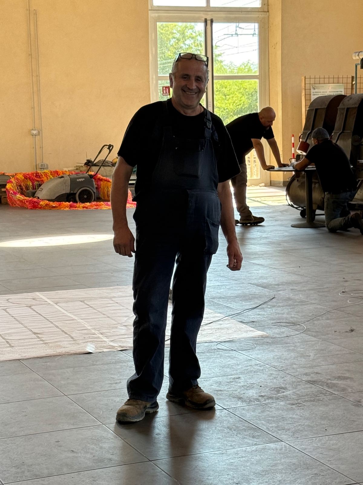 Roberto Magni nella bottega della Scuola di Forgiatura di Stia